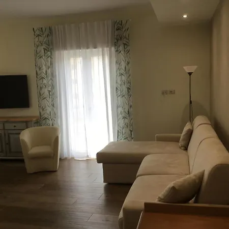 Cavaliere & בית הארחה 4*